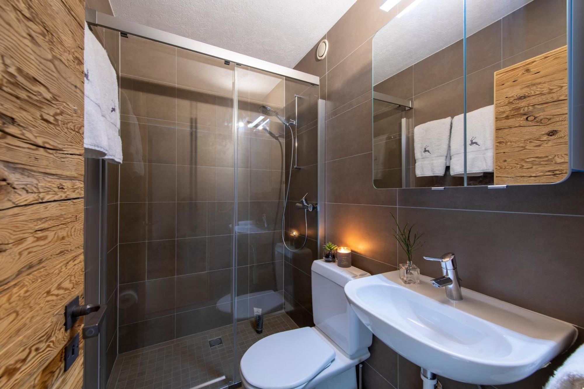 Apartment 42 ครองส์มอนตานา ภายนอก รูปภาพ